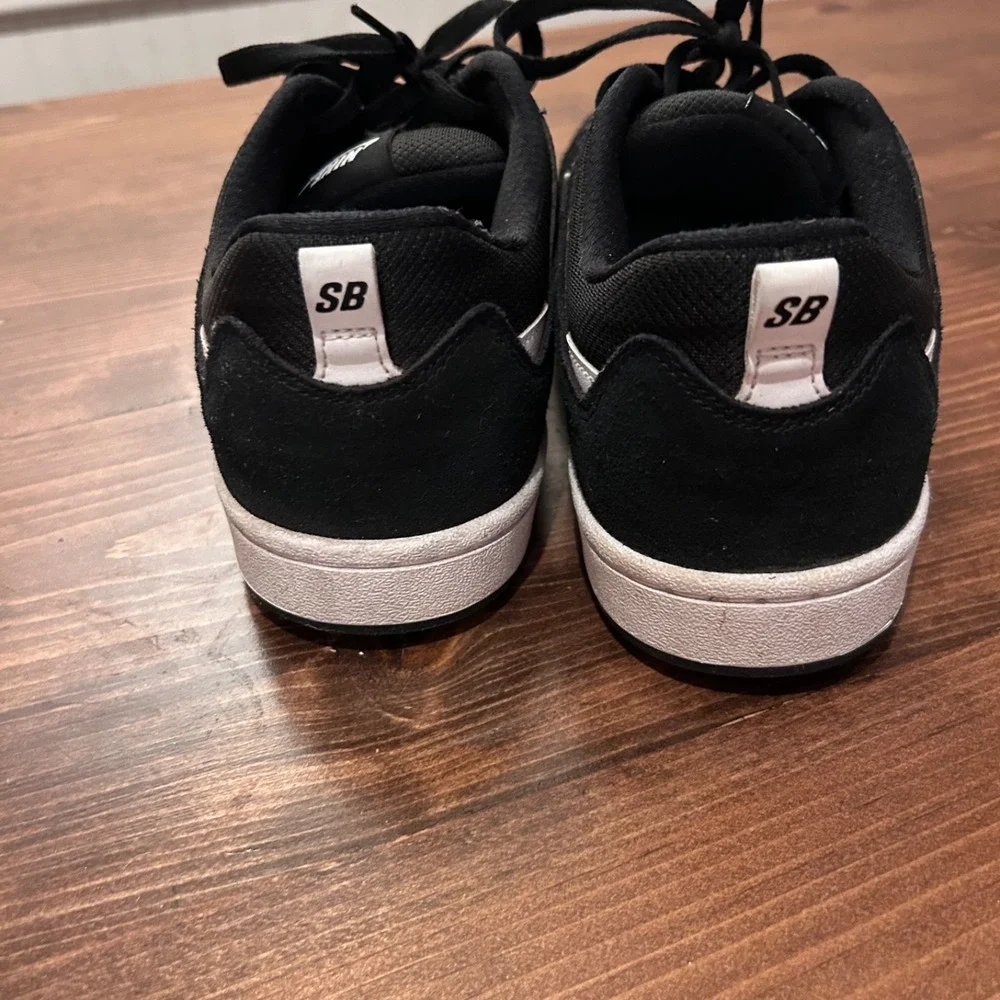 Nike SB Alleyoop Men's Size 10 Black/White Skate Shoes‎ (used)